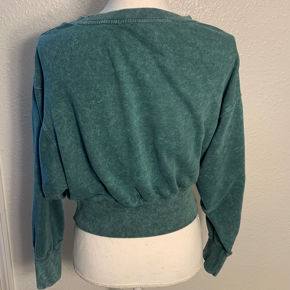 Be You women’s medium Green Cropped Sweatshirt - Picture 6 of 10